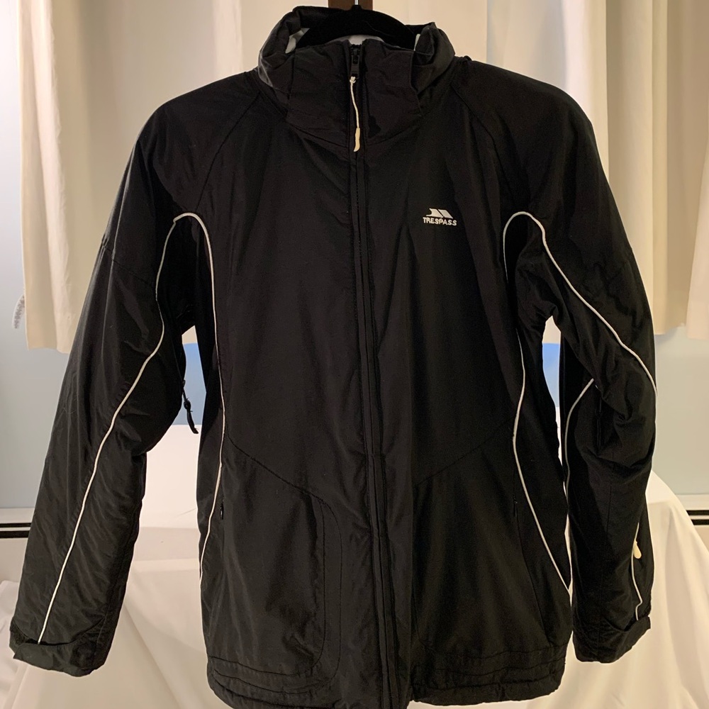 TrespassTP50 full-zip ski jacket with hood black with white piping Women’s Small
